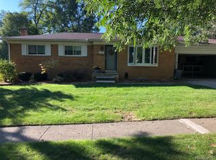 530 Hamilton Ave, Almont, MI 48003