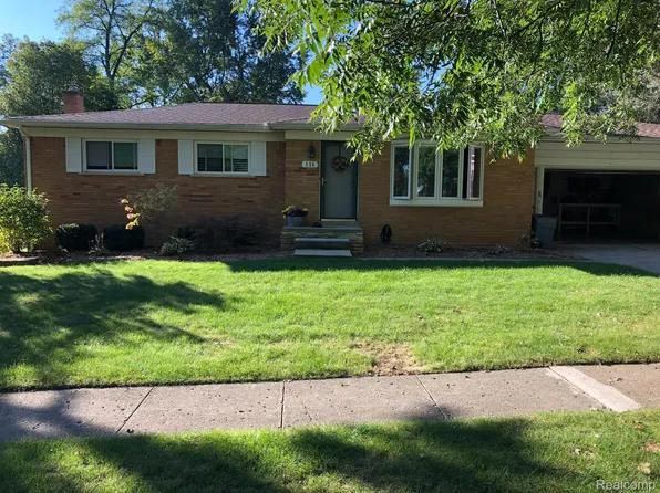 530 Hamilton Ave, Almont, MI 48003