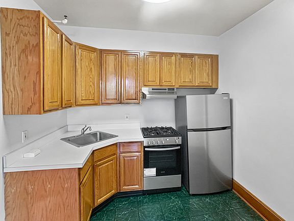 4th image of 426 47th St #3F