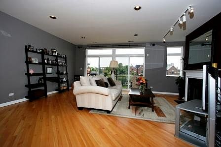 5th image of 1830 N Winchester Ave APT 212