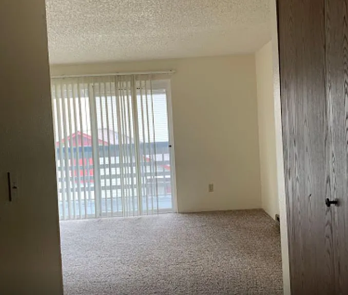 KINGSGATE MEADOWS APTS — Photo 13