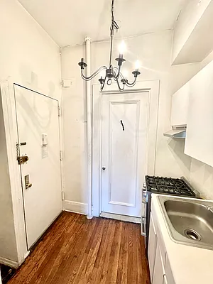 Rented by Addison Property Group | media 19