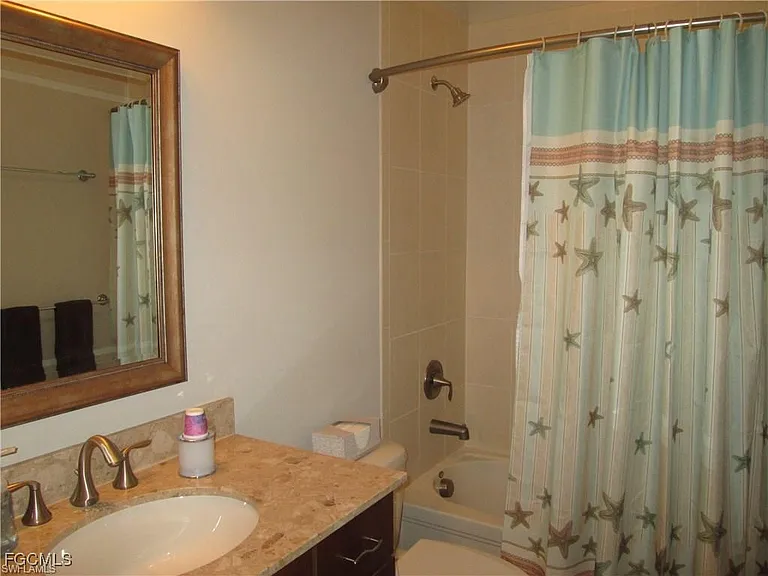 10702 Cetrella Dr — Photo 13