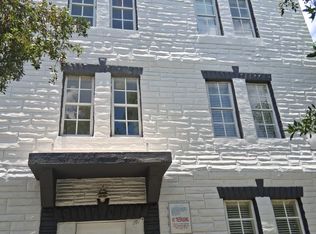 Doce Tribus, Miami, FL 33135