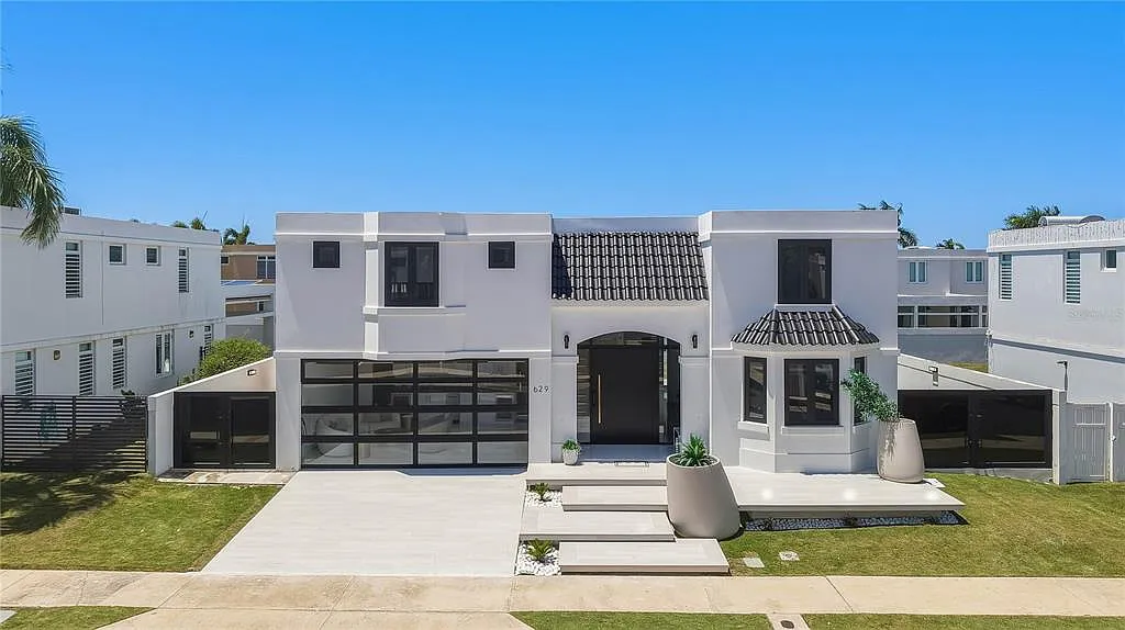 5 bed, 4.5 bath, 5564 sqft, $10,000 — Photo 1