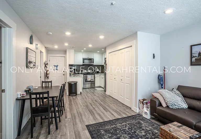 850 N University Ave #W — Photo 1