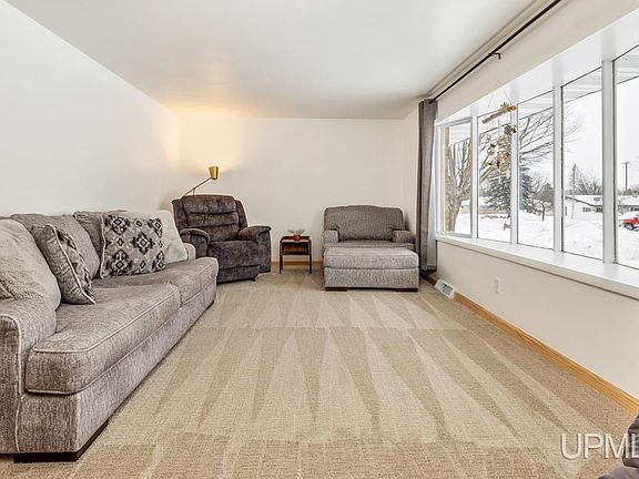 3rd image of 1108 Garfield St