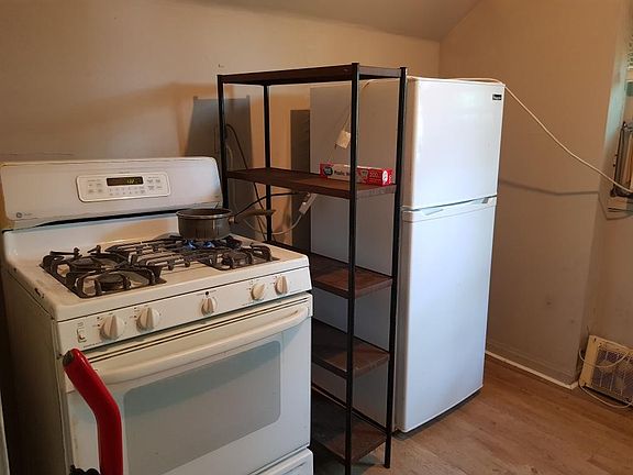 4th image of 2360 Victor St #3
