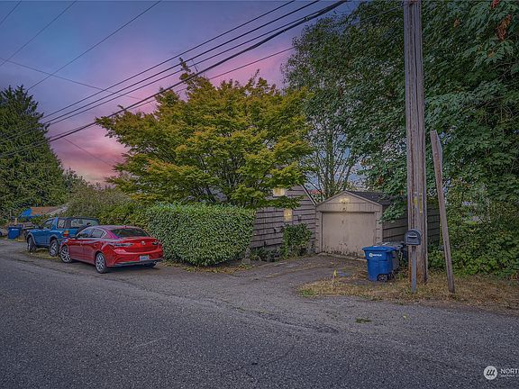 4th image of 11810 Glendale Way S
