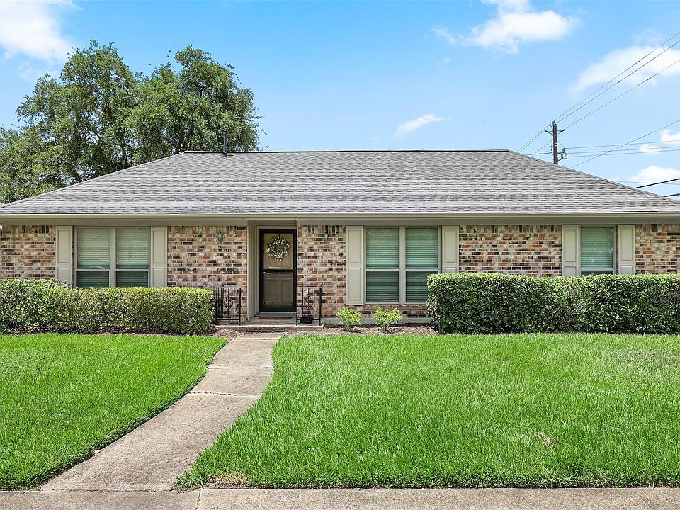 1st image of 3002 Village Ln