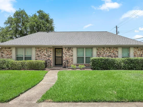 3002 Village Ln, Deer Park, TX 77536