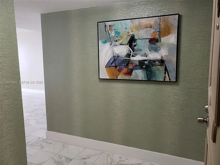 100 Golden Isles Dr #Penthouse 7 — Photo 2