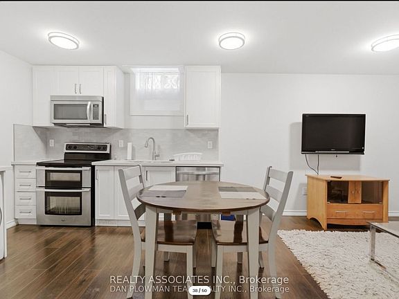 4th image of 28 Sheldon Dr