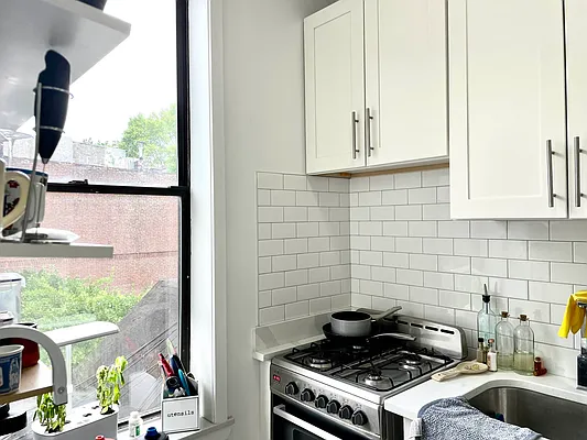 Rented by Pear NYC LLC | media 31