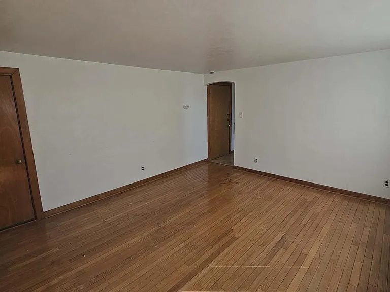 100 E 3rd St #3 — Photo 8