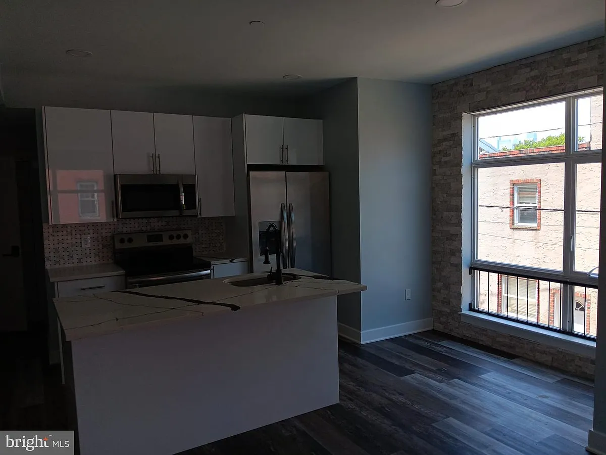 Building Photo - 1328 S 6th St #2