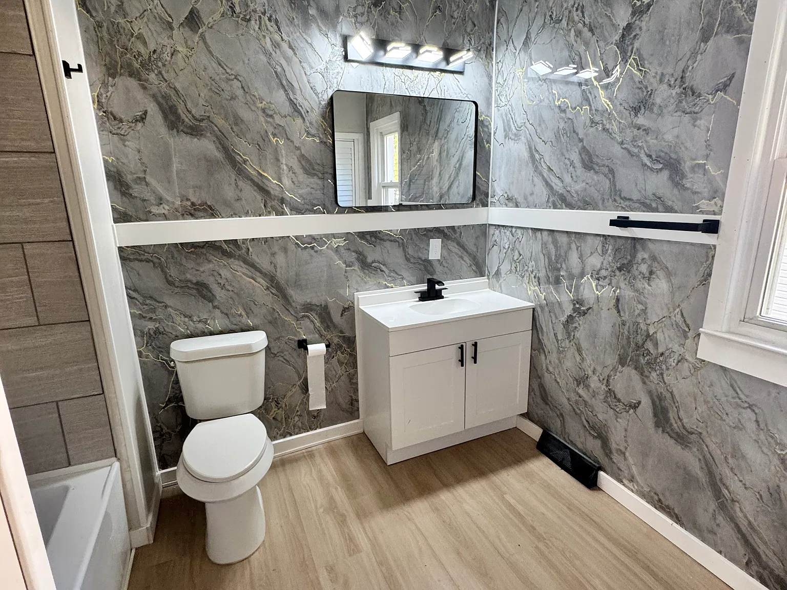3 bed, 992 sqft, $1,850 — Photo 1