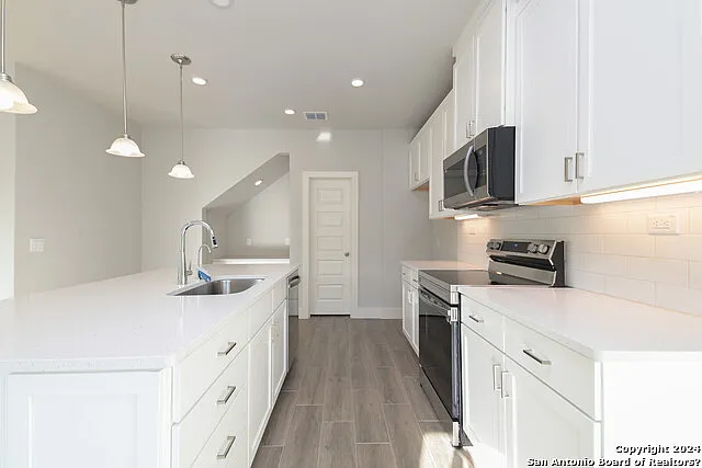 3 bed, 2.5 bath, 1712 sqft, $2,300 — Photo 3