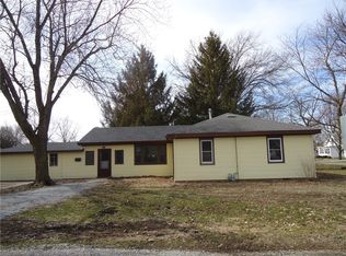 1403 N Pennsylvania Ave, Windsor, IL 61957