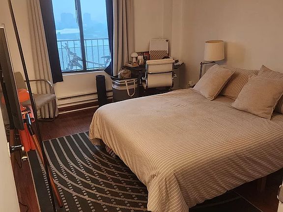 2nd image of 2540 Shore Blvd Penthouse 18