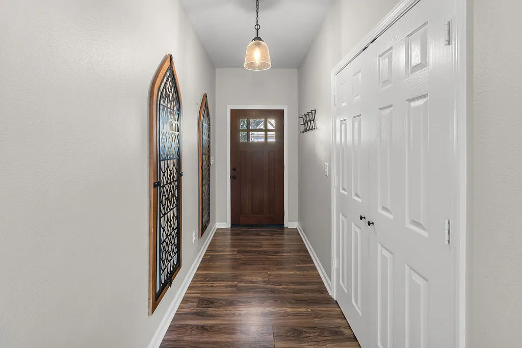 3 bed, 1731 sqft, $2,400 — Photo 3