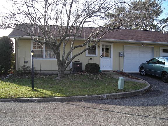 2nd image of 12B Edinburgh Ln #B