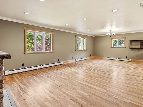 4th image of 15 Meadow Dr