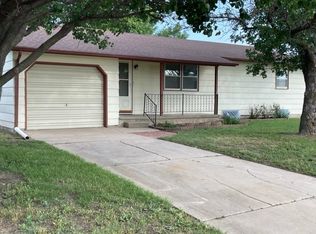 424 Meadowbrook Dr, Newton, KS 67114