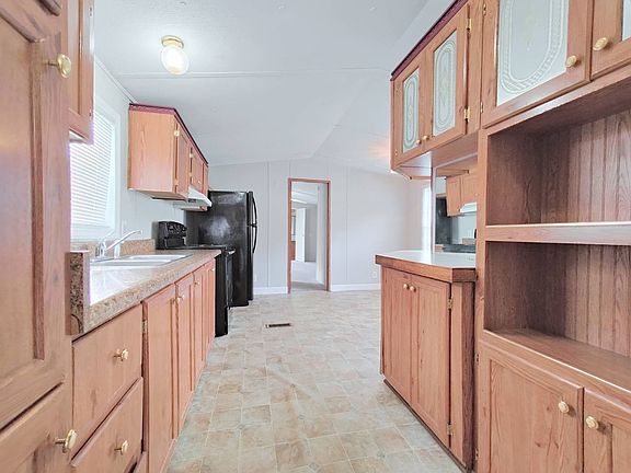 3rd image of 304 Sunshine Dr
