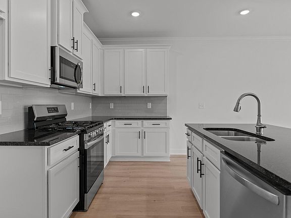 3rd image of 935 Alma Railway Dr #554