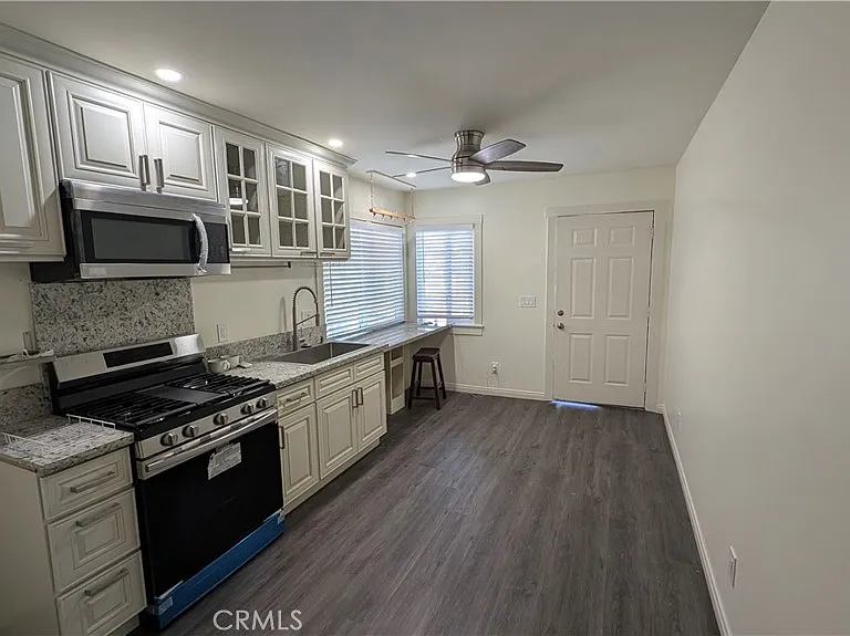 1526 E 9th St — Photo 5