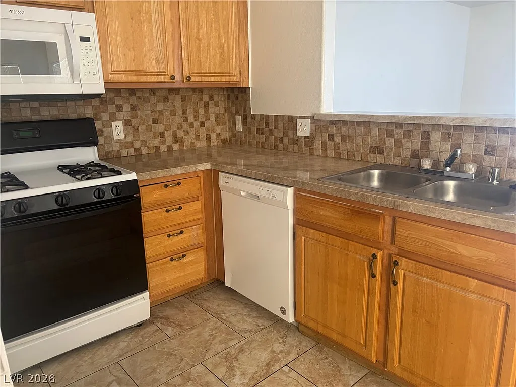 2 bed, 2.0 bath, 1029 sqft, $1,400 — Photo 3