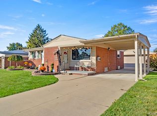9816 Seavitt Dr, Allen Park, MI 48101