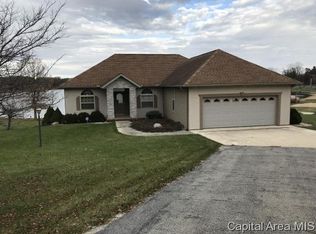 19 Parkwood Cir, Dahinda, IL 61428