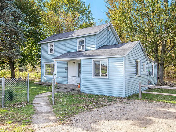 3rd image of 13379 Northland Dr NE