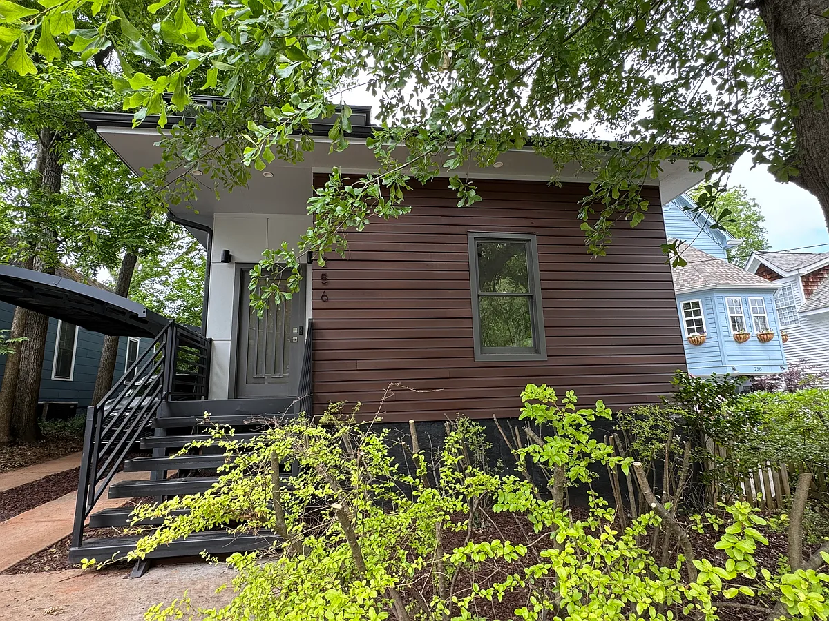 Building Photo - 256 Casson St