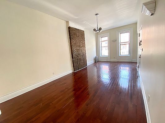 2nd image of 218 Dekalb Ave APT 1