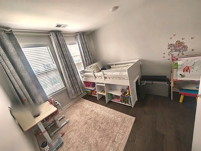 Bedroom 2 / Kids room