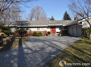 43 Suzanne Ln, Pleasantville, NY 10570