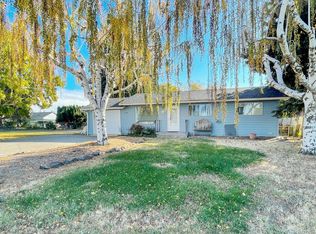 200 E Bonnieview Rd, Grandview, WA 98930