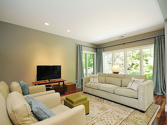 3rd image of 1221 Canterbury Ln