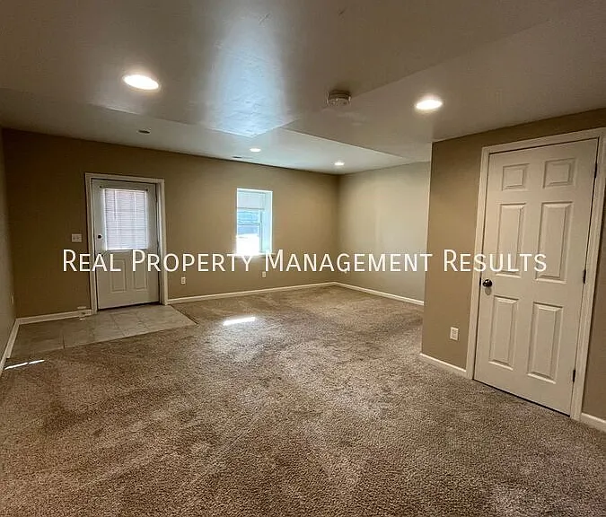 4002 Petes Ct #4002 — Photo 11