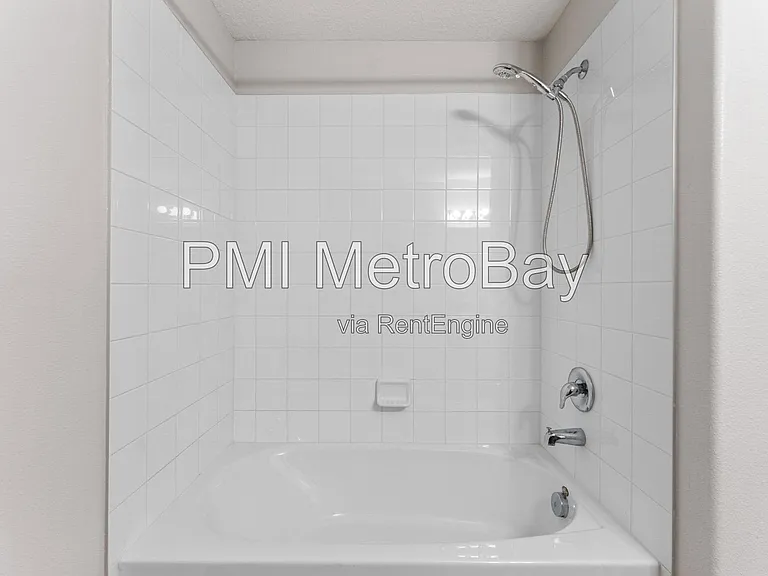 9703 Sage Creek Dr — Photo 37