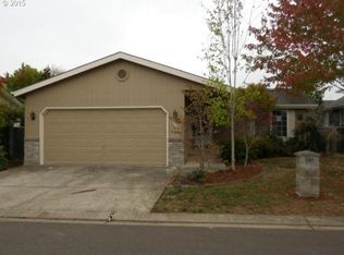 5220 Olympic Cir, Eugene, OR 97402