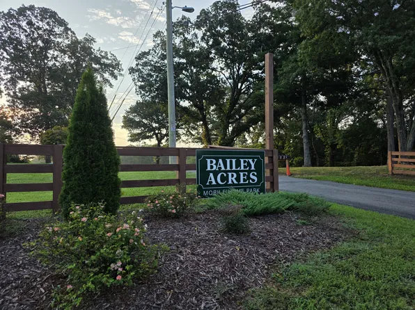 5 Bailey Ln, Rossville, GA 30741