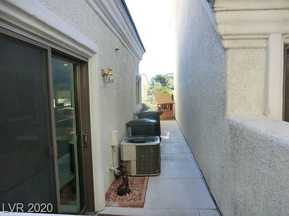 3rd image of 3138 Bel Air Dr