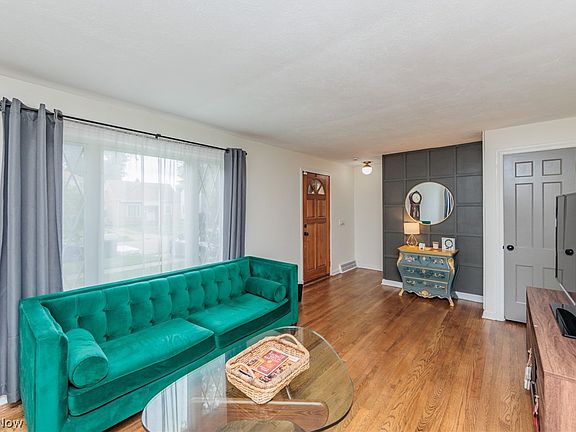 5th image of 4152 W 157th St