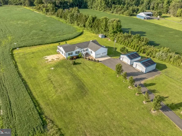 88 Silver Lake Rd, Salem, NJ 08079