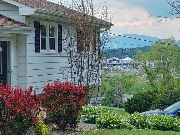 3rd image of 121 Flannagan Dr