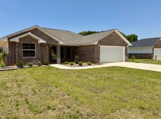 116 Village Pl, Wake Village, TX 75501